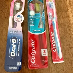Lot of 3 toothbrushes oral b advanced sensitive & Colgate ultra soft gum health